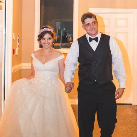 Meet your Posher, Hannah - Picture 2 of 3